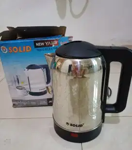 Kettle / Teko Listrik SOLID 1,8 Liter ( BEKAS SEPERTI BARU )