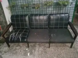 Sofa panjang 3 dudukan