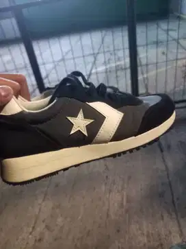 Sepatu converse trainer ox