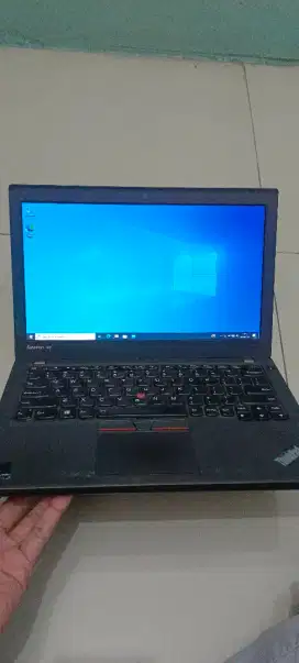 Jual murah meriah Laptop lenovo x250 i5 ram 8 ssd 256 Gb