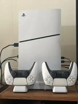 PS 5 kondisi masih baru pemakain 3 bulan
