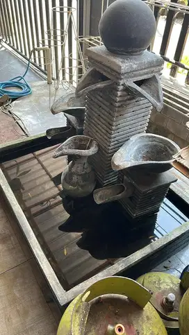 Kolam ikan air mancur