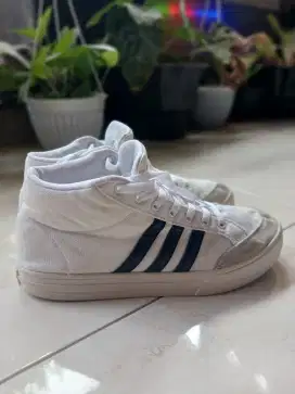 Sepatu bekas bran