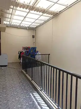 Di jual rumah bagus renovasi 2 lantai hoek  di cluster asera one south