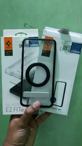 Case S24+ dan temperglass Spigen original