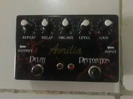 Di jual efek gitar suara distorsi dan delay
