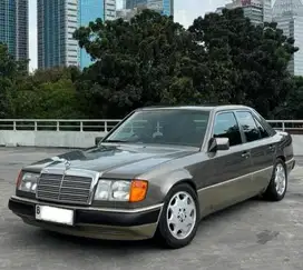 Mercedes-Benz E320 1993 Bensin