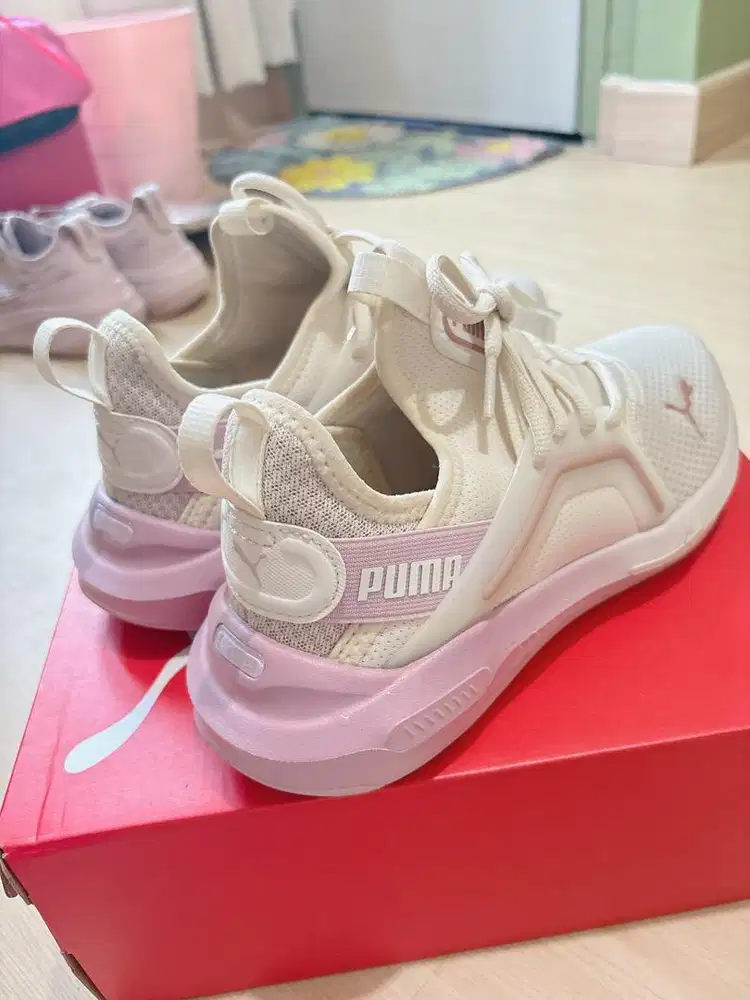 Sepatu running wanita puma pink shoes