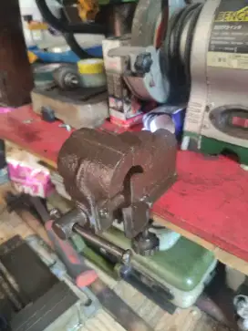 Ragum meja 3 inch lawas istimewah