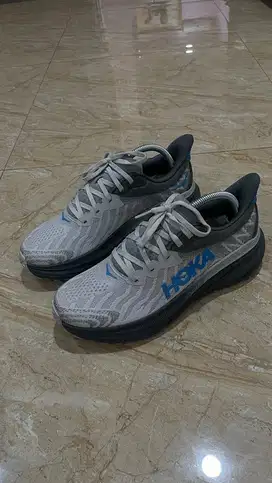 SEPATU HOKA CHALLANGER 7