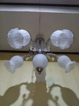 Lampu hias kelopak