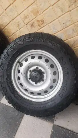 Velg kaleng ori copotan hilux thailand + tutup dop velg + ban MT
