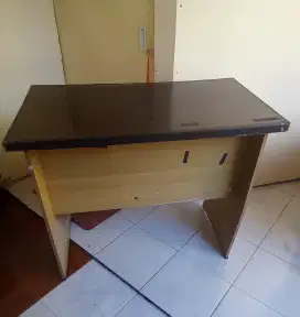 MEJA KANTOR / BELAJAR
