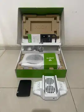 Xbox series S mulus like new