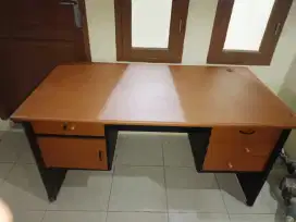 Dijual murah meja kerja/meja kantor.