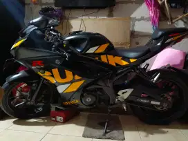 Gsx R150 hitam mulus km rendah