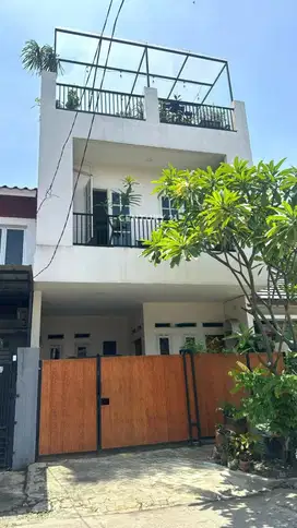 Rumah Minimalis 3 Lantai Rapi Siap Huni Puri Bintaro Hijau 8462