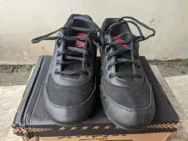 Sepatu hitam pro att 42 26.5cm