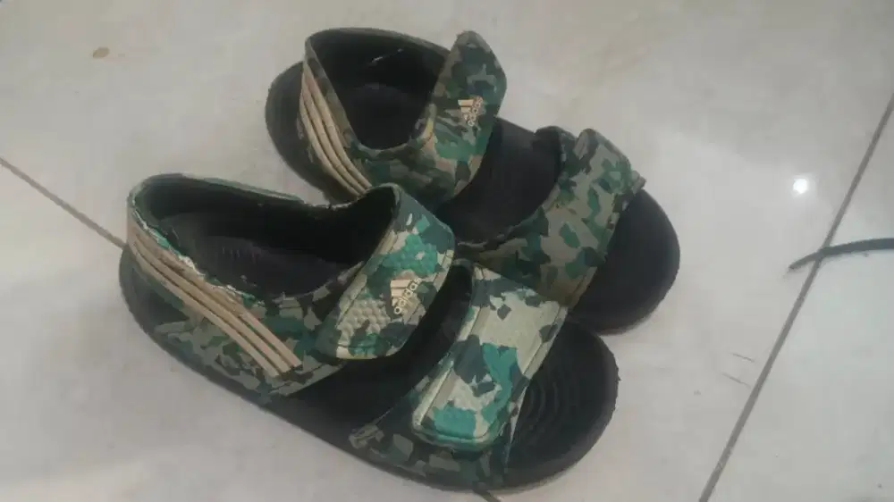 Sandal & sepatu