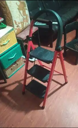 Tangga lipat bahan besi tebal
