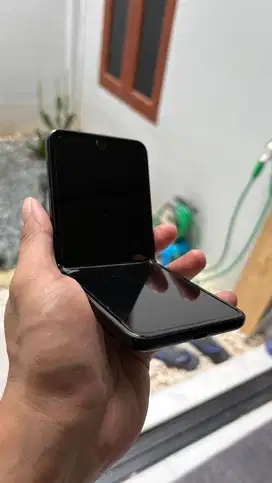 Samsung Galaxy Flip 3