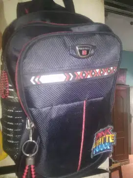 Jual tas ransel buat kerja bisa/kuliah sangat lumyan barangnya bosku.