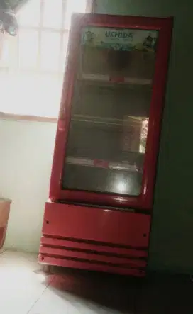 Kulkas minuman uchida