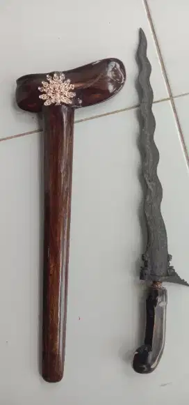 Keris Hiasan Dinding