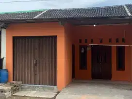 Rumah huni + toko dijalur strategis