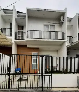 DIJUAL Rumah 2 lantai siap huni di taman pajajaran bogor