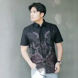 Kemeja Batik Pria Premium Pendek Size L Slim Fit Motif Hitam Keren