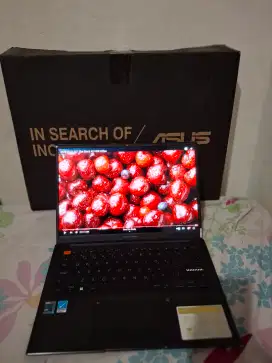 Asus Vivobook i7 s14 OLED
