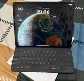 Ipad pro 12.9 inch 3rd gen + Apple magic keyboard