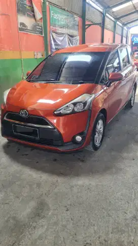 Sienta G Manual Orange