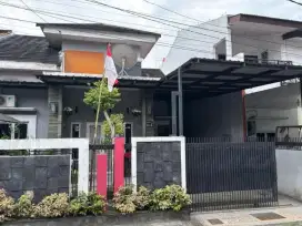 DI JUAL RUMAH DI TENGAH KOTA FULL INTERIOR