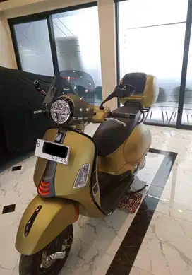 Vespa GTS km 100 seperti baru