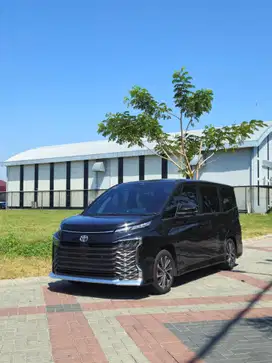 Toyota Voxy 2023 Bensin