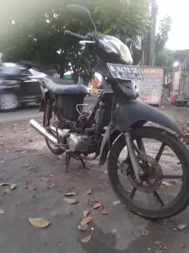 Jual motor supra th 2005 ss BPKB aja harga nego