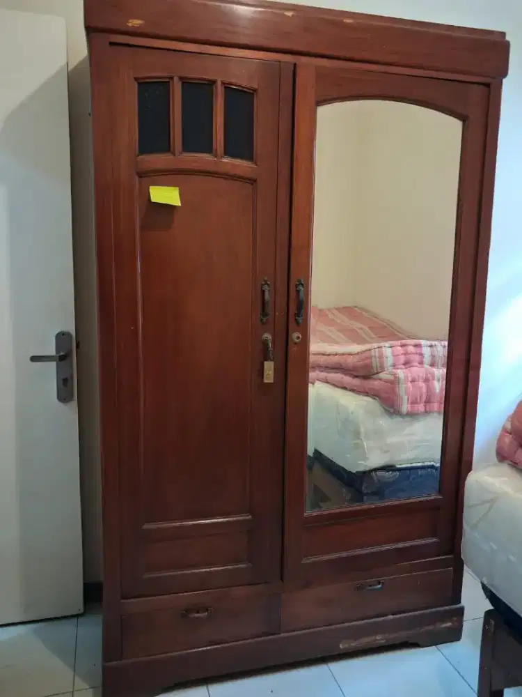 Lemari Jati Cermin Vintage