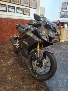 DIJUAL CEPAT YAMAHA R15 V3 2021 / MOTOR MASIH MULUS FREE OLI&SERVIS