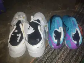 Sepatu jogging merk asics dan sepatu bola merk Nike