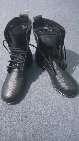 Sepatu dinas TNI atau security PDL no. 43
