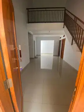 Disewakan rumah mezanine di sawangan
