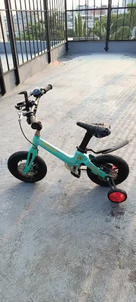 Sepeda kecil model antik