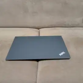 Thinkpad X1 carbon i5 gen6 Ram 8gb SSD 256gb becklight