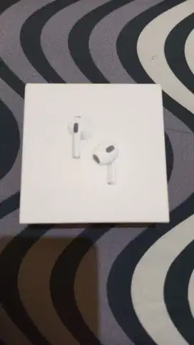 LIKE NEW APPLE AIRPODS GEN 3 MAGSAFE SECOND MULUS