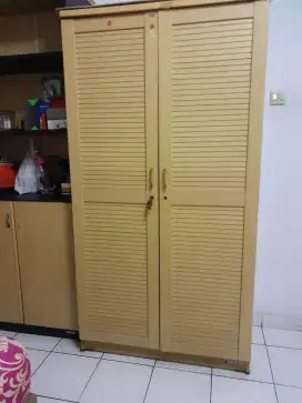 Lemari pakaian HPL 2-pintu