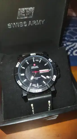 Dijual jam swiss army  ori lengkap dgn kotak 850 ribu