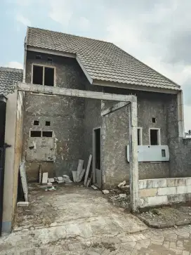 Di Jual Rumah Murah 2 lantai tipe 84 tinggal finishing