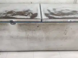 Freezer ukuran 1200liter